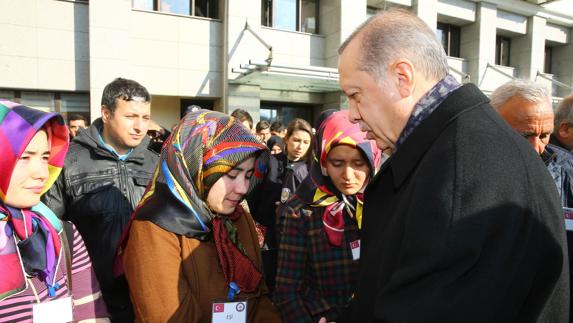 Ankara detiene a unos 200 diputados del partido prokurdo HDP tras los atentados