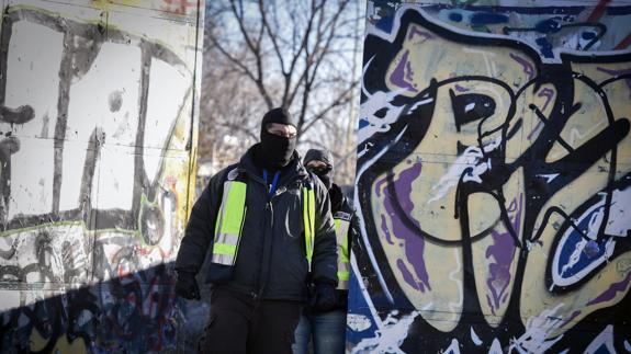 Los yihadistas detenidos en Madrid trataron de hacerse con fusiles de asalto, armas cortas y granadas