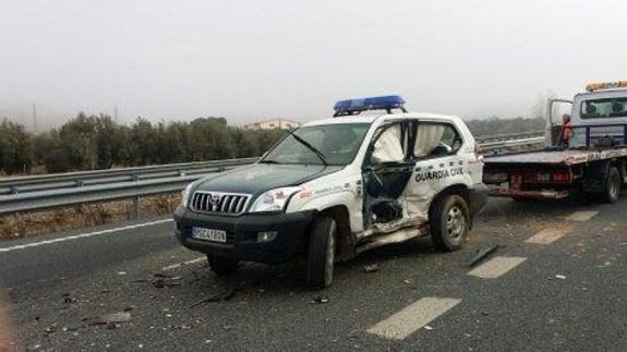 Vídeo | Un kamikaze embiste un coche patrulla de la Guardia Civil en Granada