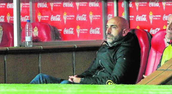 Abelardo presenta su dimisión