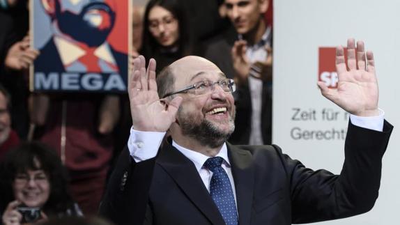 Los socialdemócratas eligen a Martin Schulz para poner fin a la era Merkel