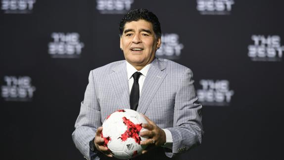 Maradona: «Sampaoli me parece el mejor director técnico del momento»