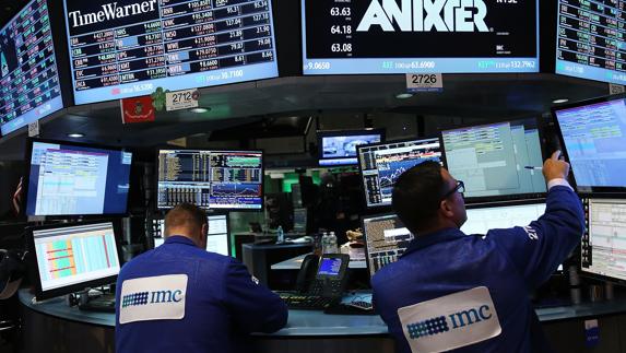 Wall Street bate récords tras avisar Trump de que bajará los impuestos