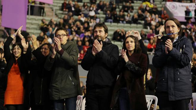La grada de Vistalegre clama «unidad» frente a unos dirigentes divididos