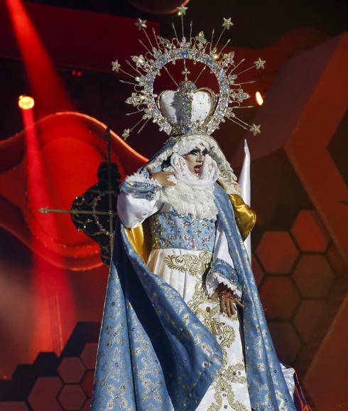 El carnaval de Las Palmas corona a una provocadora virgen Drag