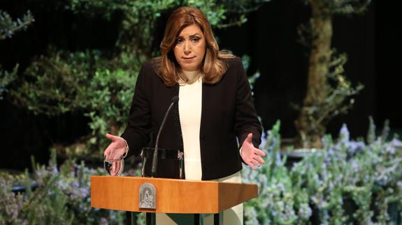 Susana Díaz carga contra los «nacionalismos de vía estrecha» en su discurso del Día de Andalucía