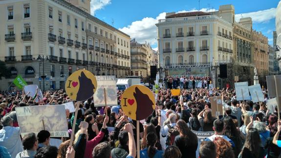 Miles de manifestantes claman en Madrid por la protección del lobo ibérico