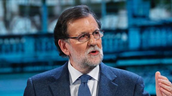 Rajoy advierte a ETA de que no conseguirá nada a cambio del desarme