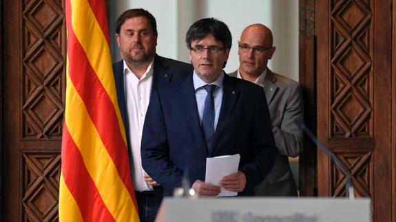 El Gobierno rechaza la vía escocesa que proponen Puigdemont y Junqueras en Cataluña