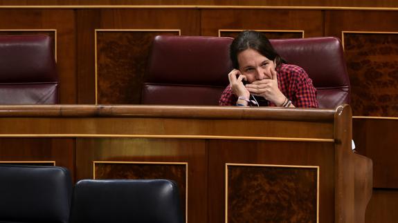 Iglesias reprocha a Rajoy que se «la pele o se la bufe» la separación de poderes