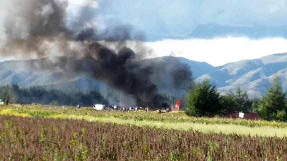 Un avión con 141 pasajeros se incendia en Perú sin causar víctimas