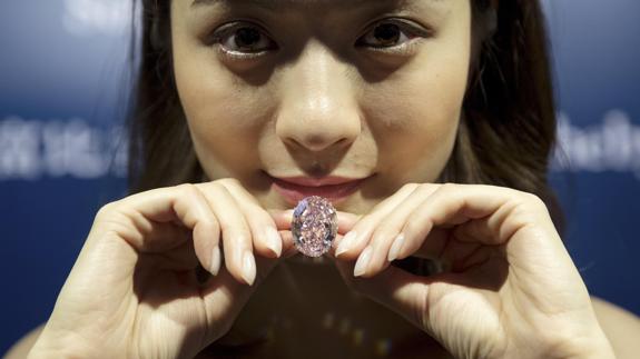 El diamante 'Pink Star' se vende por 71,2 millones de dólares, un nuevo récord