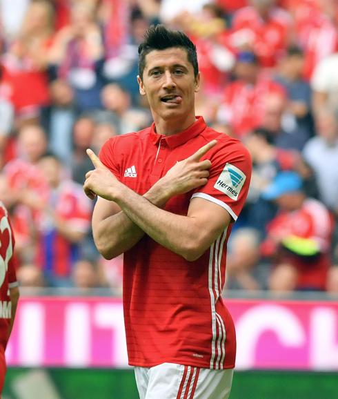 Lewandowski deja el entrenamiento del Bayern con problemas en el muslo