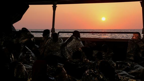 Rescatados unos 700 migrantes en el Mediterráneo cerca de la costa libia