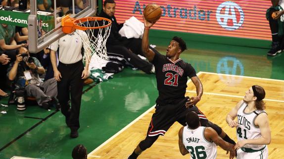 Butler y los Bulls superan a los campeones Celtics