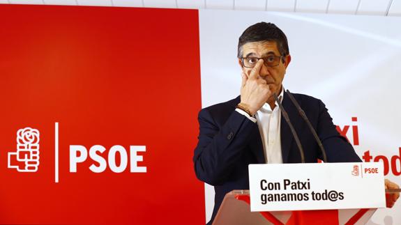 Patxi López mantendrá su candidatura aunque le hagan «ofertas de un lado y de otro»