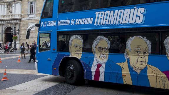 El 'tramabús' llega a Barcelona con la infanta, Millet y Pujol de 'invitados'