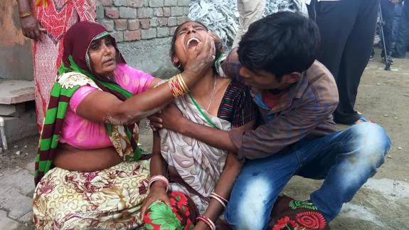 El derrumbe de un muro durante una boda en la India deja al menos 24 muertos