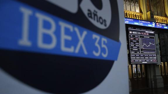 El Ibex 35 se deja un 1,79% y pierde los 10.800 puntos lastrado por la banca