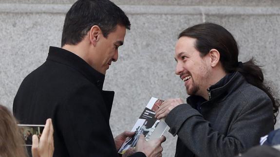 Sánchez e Iglesias acuerdan mantener una relación «fluida»