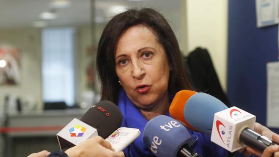 La 'sanchista' Margarita Robles y un diputado 'susanista' se enzarzan en el Congreso