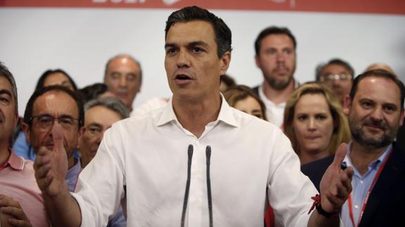 Sánchez traslada a Rajoy su rechazo al referéndum independentista