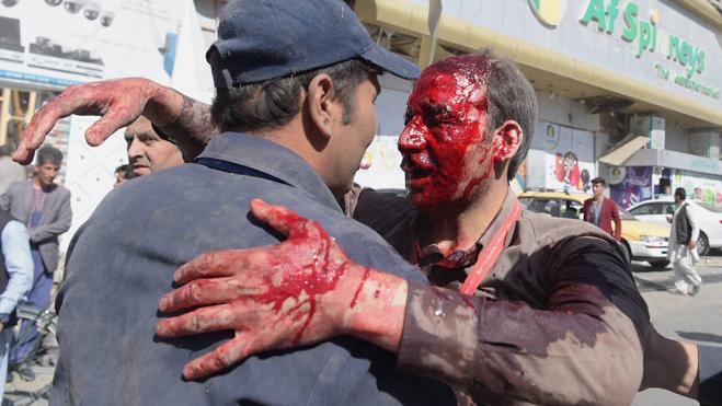 Se eleva a 150 la cifra de muertos en el atentado en Kabul