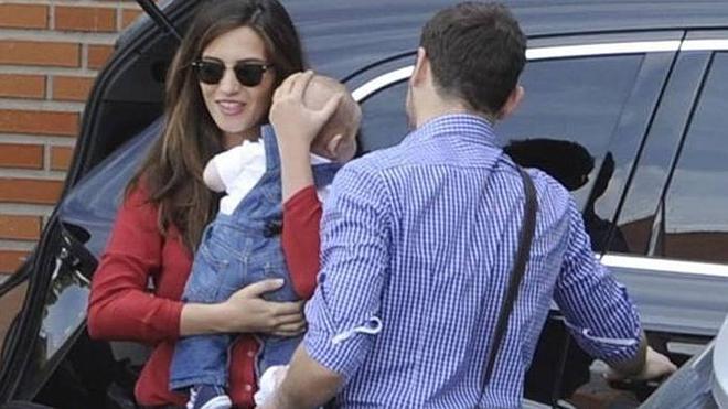 Sara Carbonero e Iker Casillas, al pediatra con su hijo Martín