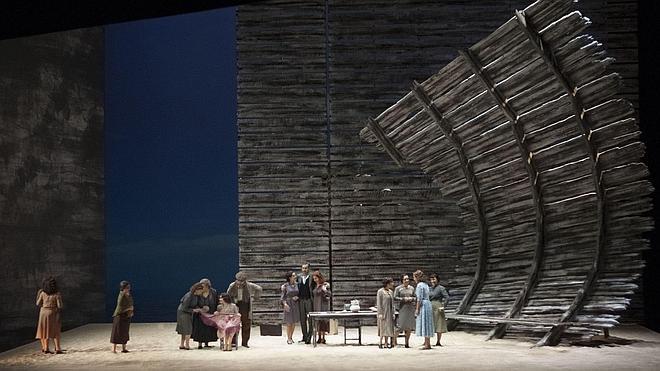 La programación para la próxima temporada de Les Arts se atasca