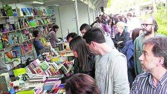 El público respalda la Fira del Llibre