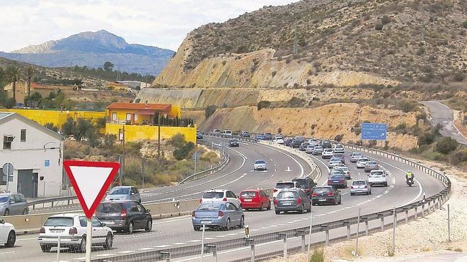 Las muertes en carretera se doblan en Semana Santa tras una década de caída