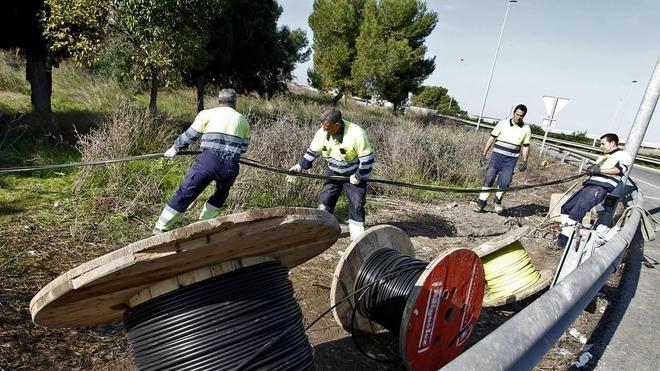 Dos ladrones, detenidos en Valencia por robar miles de kilos de cable en autovías