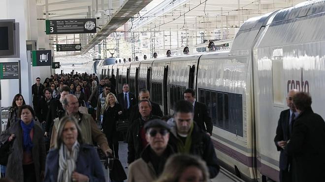 El AVE Madrid- Valencia registra sus mejores cifras por el turismo y los eventos
