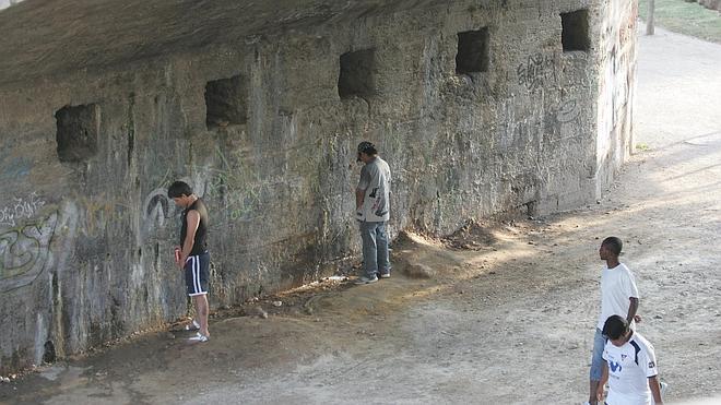 150 euros poViejo cauce del Turia, a la altura de las Torres de Serranos. / LPr escupir en la calle