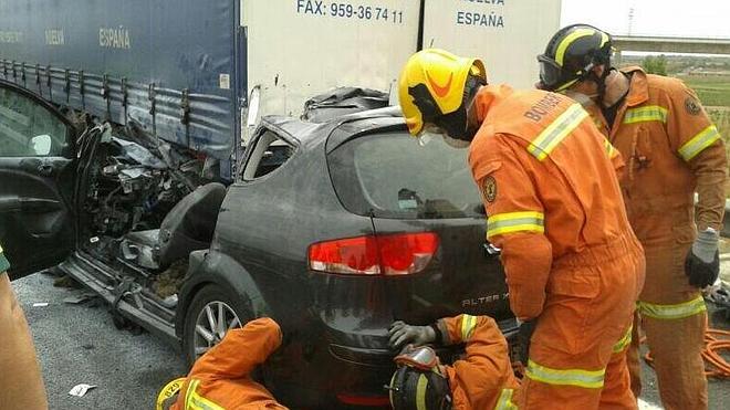 Un muerto al chocar contra un camión en la A-3 entre Utiel y San Antonio de Requena