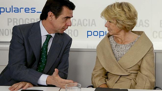 Aguirre pide ante Rajoy cambios «internos y externos» en la acción del PP