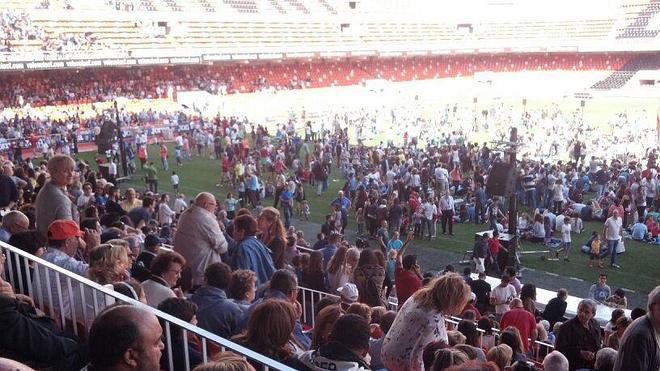 Más de 25.000 'kikos' llenan Mestalla