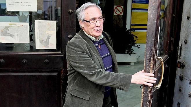 Un error de trámite obliga a aplazar el juicio contra el alcalde de Zarra