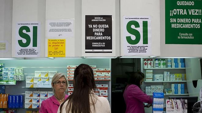 El Consell ve el desabastecimiento de medicinas «muy lejos», pese a la alerta de las farmacias