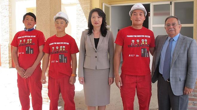 Constructores valencianos enseñarán a hacer casas a 3.000 jóvenes de Mongolia