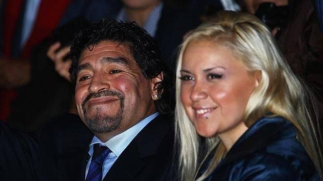 Maradona pide a la Interpol que capture a su ex novia