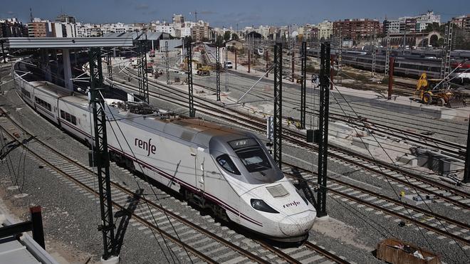 Planeta, Globalia, ACS, Ferrovial, Acciona y Comsa, potenciales competidores de Renfe por el AVE