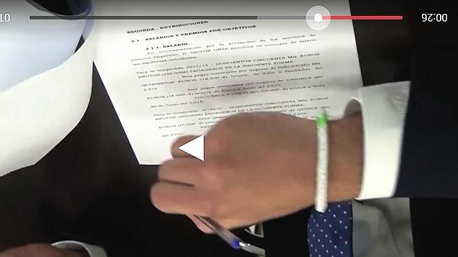 Un desliz en un vídeo promocional del Elche desvela el sueldo del director deportivo