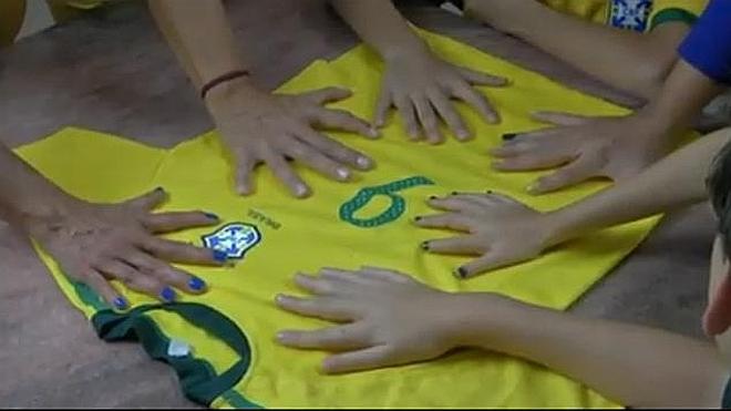 Una familia con manos de seis dedos, el amuleto de Brasil en la lucha por su sexto Mundial