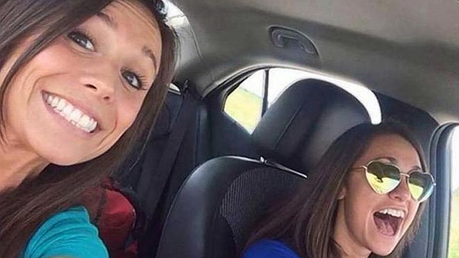 Muere en un accidente tras hacerse un 'selfie' cuando conducía