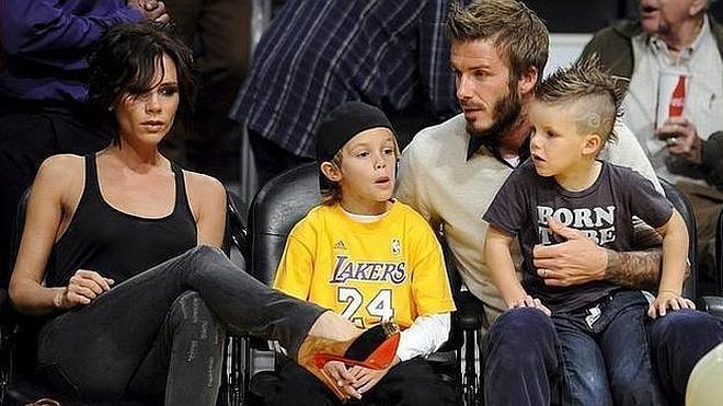 Beckham va al gimnasio y deja a sus hijos en el coche