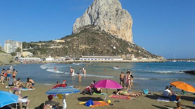 Calpe retirará las sombrillas o hamacas de los bañistas madrugadores