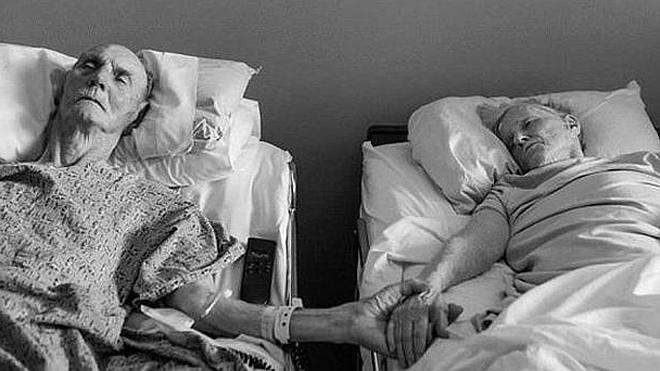 Mueren juntos y cogidos de la mano tras 62 años casados