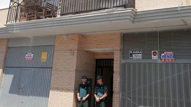 Un hombre intenta matar a cuchilladas a su expareja delante de dos niñas