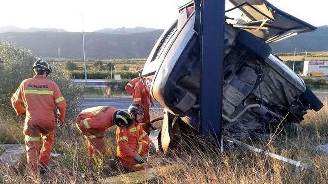 La Diputación contratará a 100 bomberos más